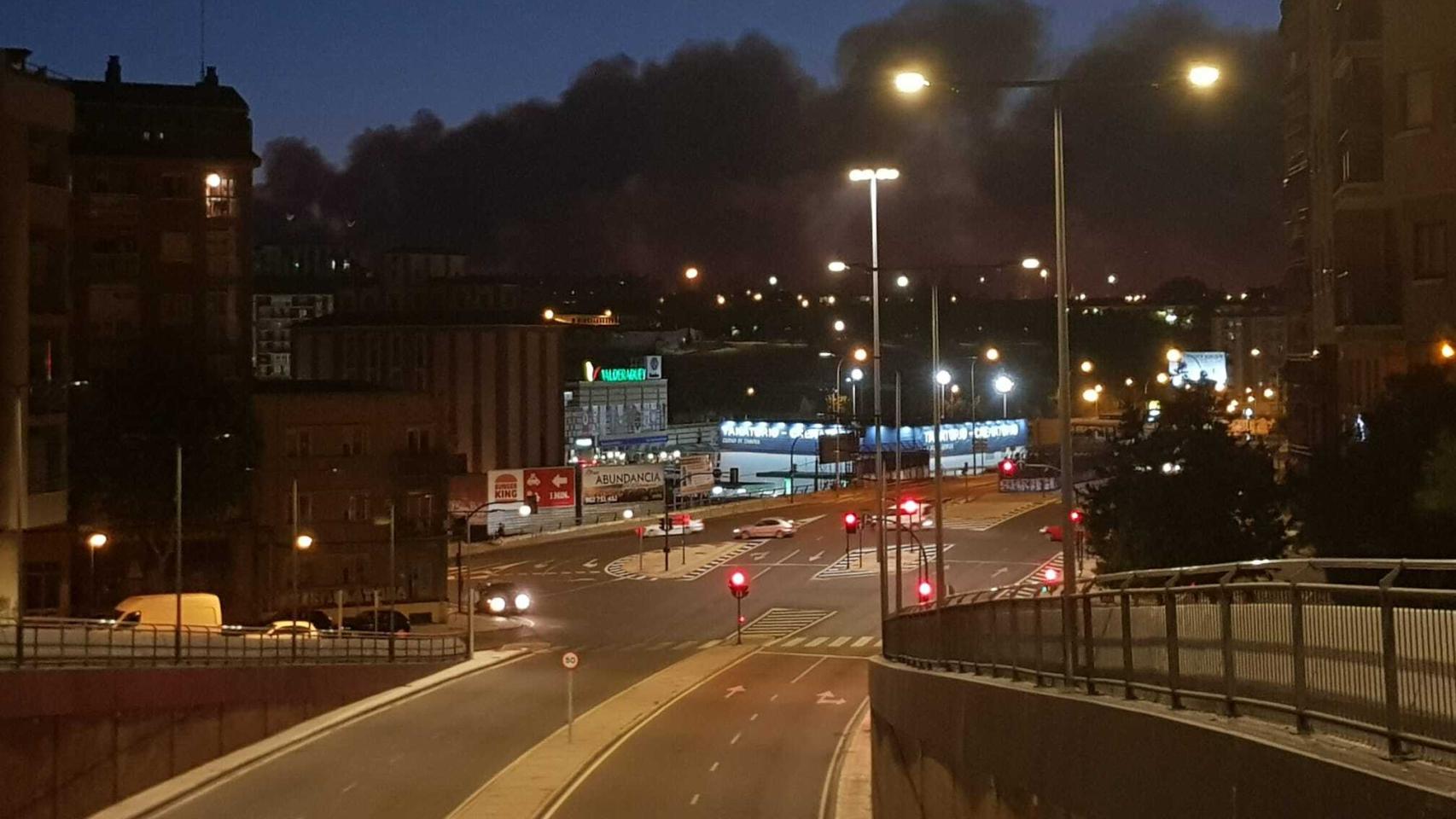 El humo del fuego de Villaseco del Pan Visto desde la avenida Cardenal Cisneros de Zamora