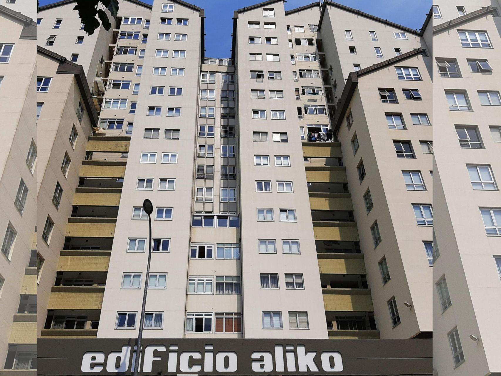 El edificio Aliko de A Coruña, un condensador urbano en Os Mallos bajo un  juego de geometrías