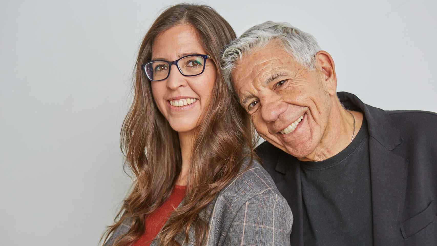 Carla Estivill junto a su padre, Eduard Estivill, autores de 'El método Tokei'.
