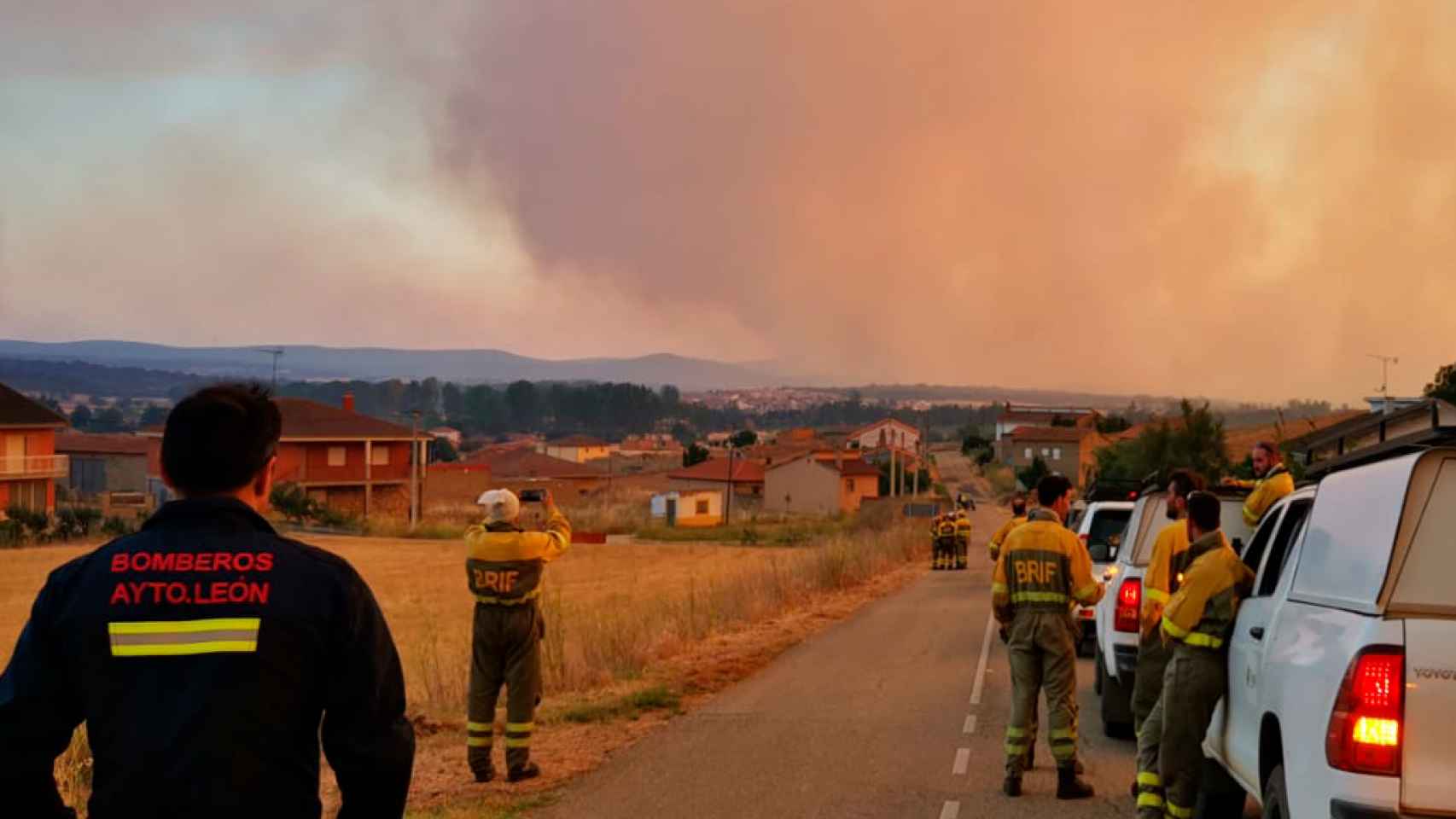 Un bombero de León en el incendio de Zamora.