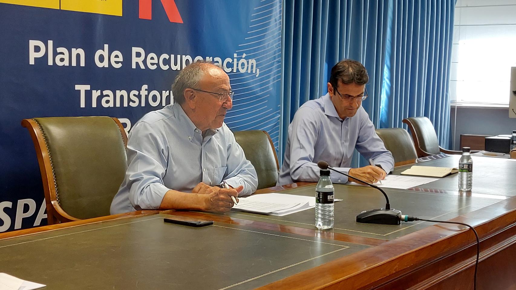 Emilio Álvarez, subdelegado del Gobierno en Valladolid, durante la reunión