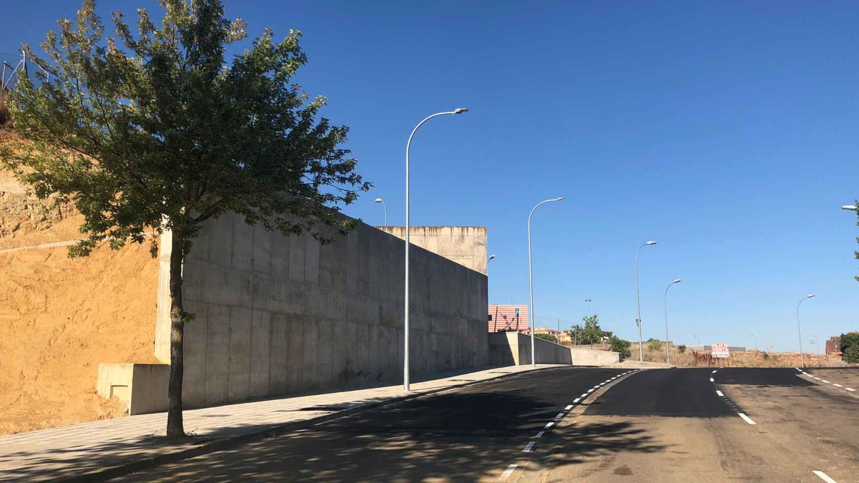 Muro de contención en la calle Burgos