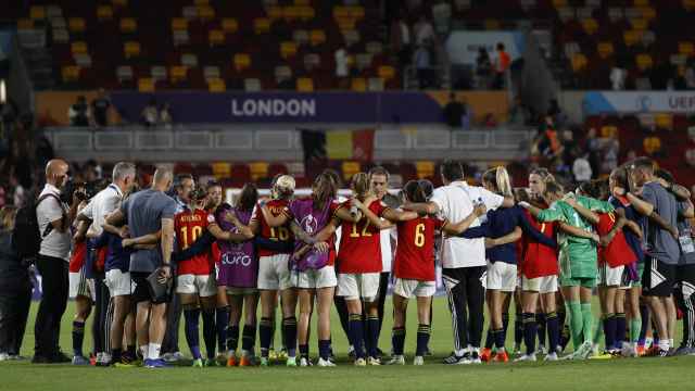 Las jugadoras de la selección española de fútbol celebran el pase a los cuartos de final de la Eurocopa