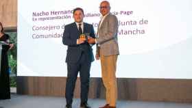 El consejero de Fomento, Nacho Hernando, ha recogido el premio otorgado por la empresa multinacional ‘Quest Global’ al presidente de Castilla-La Mancha, Emiliano García-Page