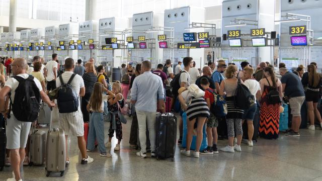 Pasajeros en el aeropuerto de Málaga.