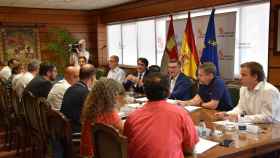 Imagen de la reunión entre Suárez-Quiñones con CCOO, UGT y CEOECyL en la Comisión de materia forestal