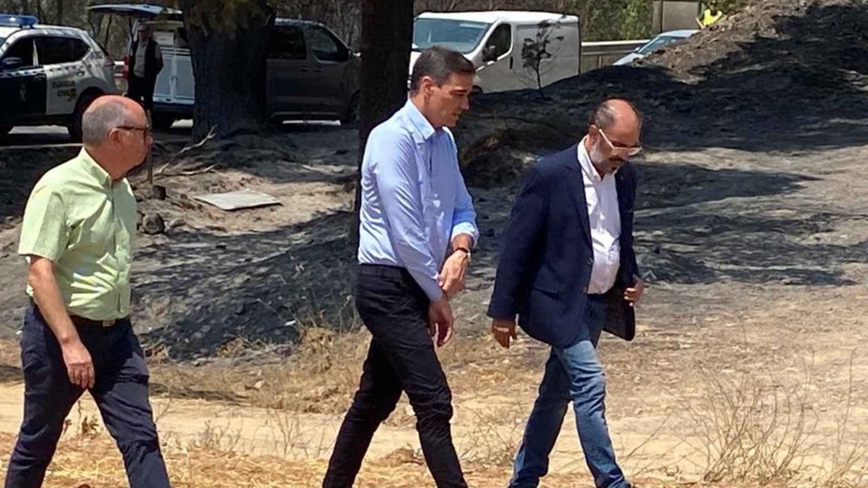 pedro Sánchez visita las zonas quemadas junto a Javier Lambán.