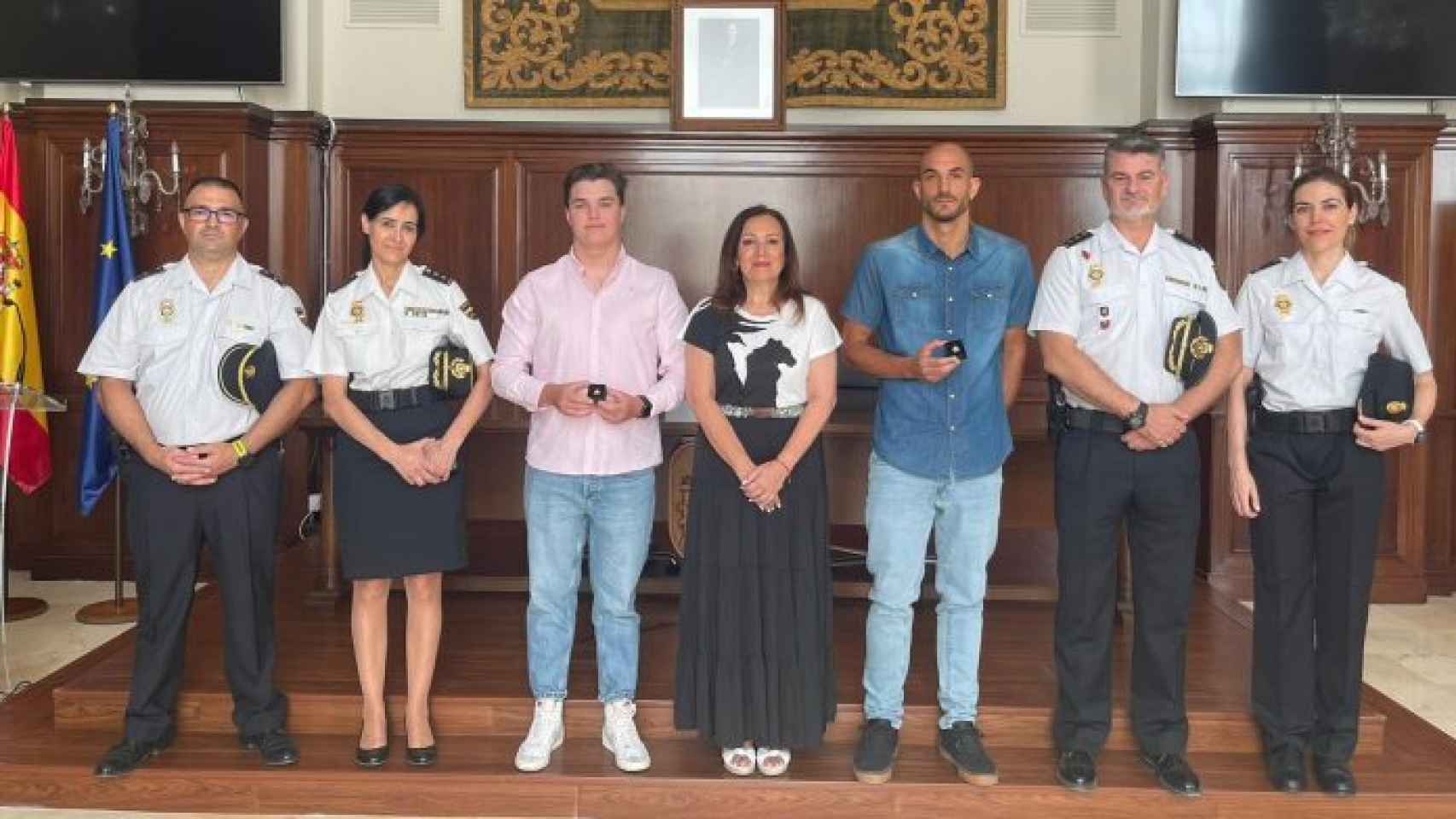 Medalla al mérito para los jóvenes que ayudaron a la mujer agredida en un parking de Jaén.