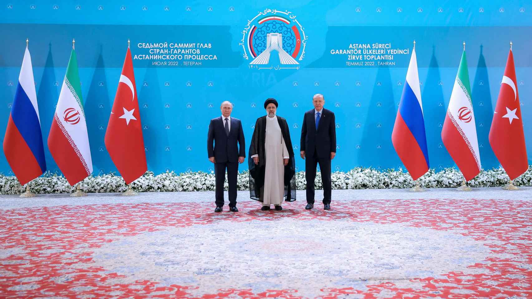 El presidente ruso, Vladimir Putin , el presidente turco, Recep Tayyip Erdogan, y el presidente iraní, Ebrahim Raisi, se reúnen antes de una cumbre de líderes de los estados garantes del proceso de Astana.