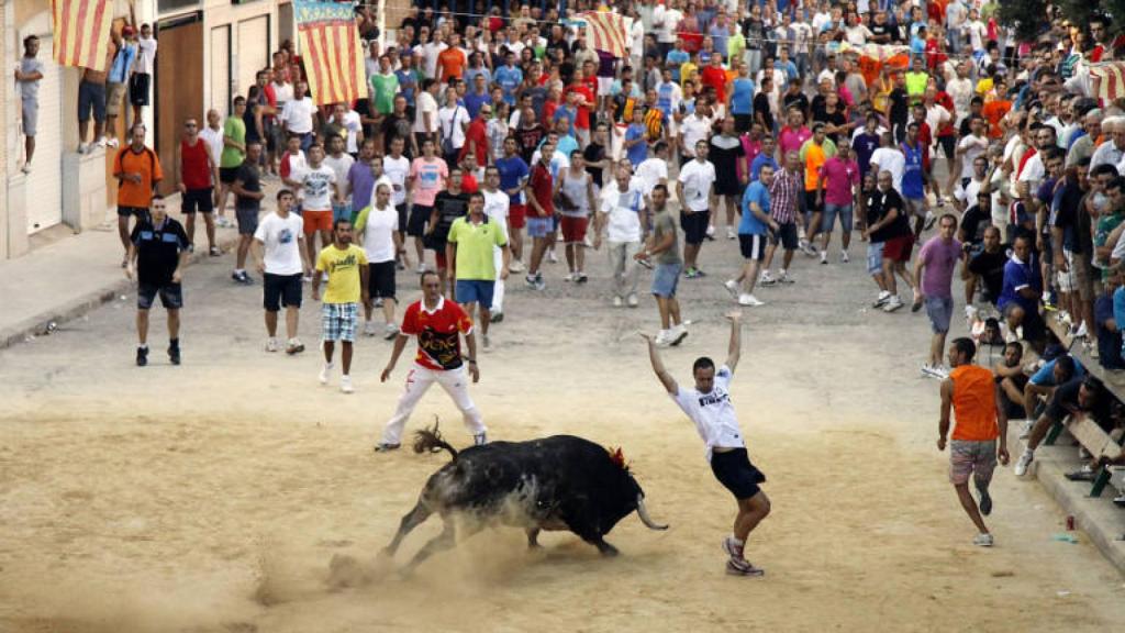 Un festejo de 'bous al carrer', en imagen de archivo.