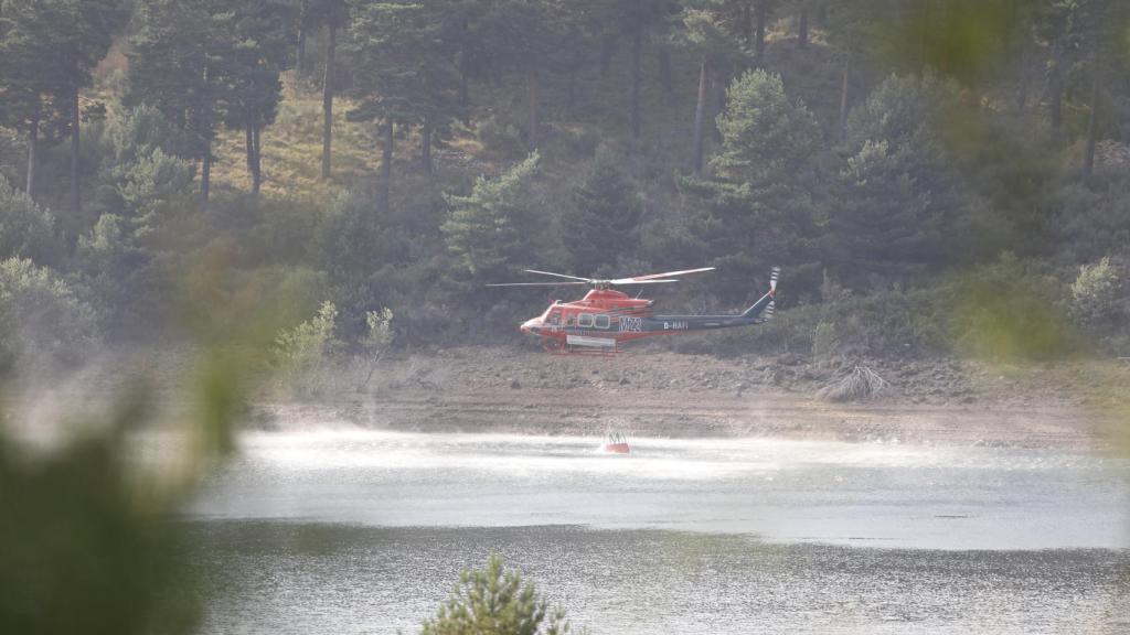 Trabajos de extinción del incendio de Candelario