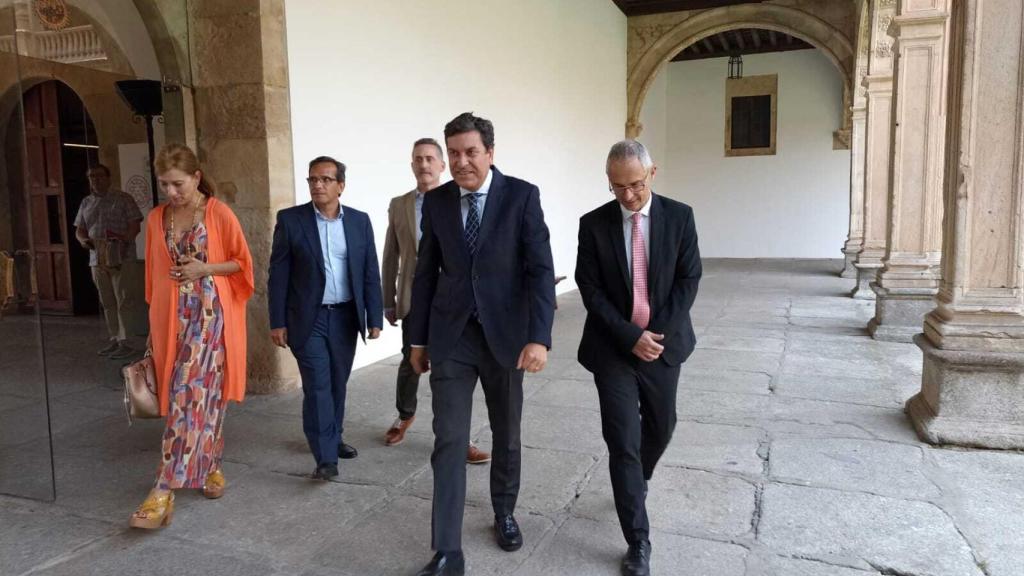 El consejero de Economía y Hacienda, Carlos Fernández Carriedo, en su visita a Salamanca