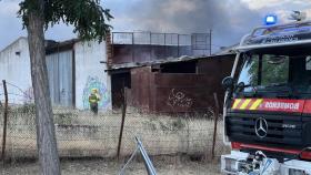 Incendio de una nave en Carbajosa./ Carbajosa Noticias