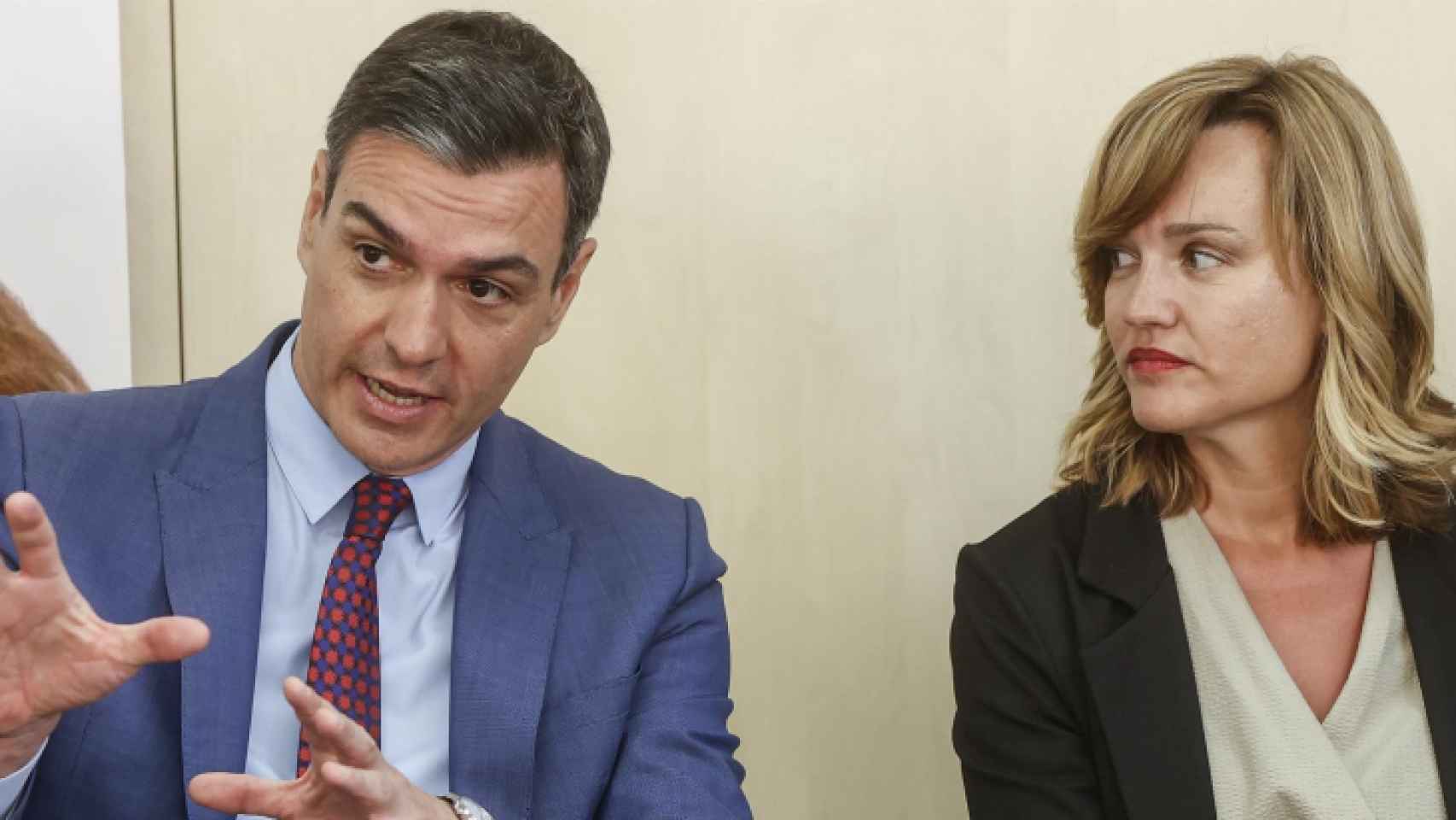 Pilar Alegría, ministra de Educación, junto al presidente del Gobierno, Pedro Sánchez.