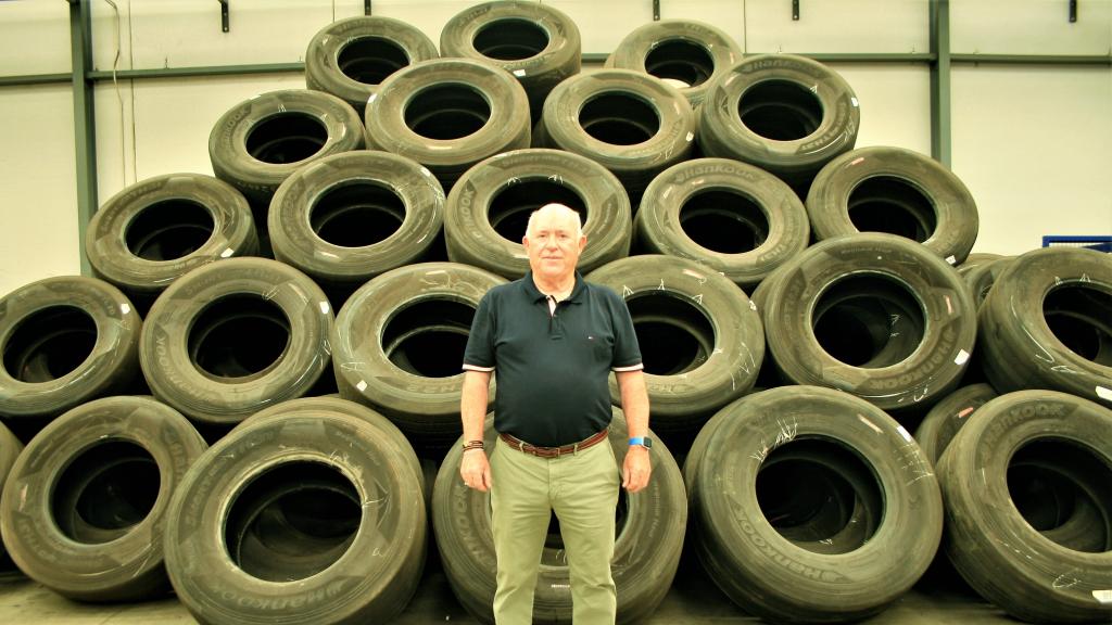 Joaquín Pérez Vázquez, uno de los cinco hermanos al frente del Grupo Soledad, la empresa líder en la venta de neumáticos nuevos y reciclados en España.