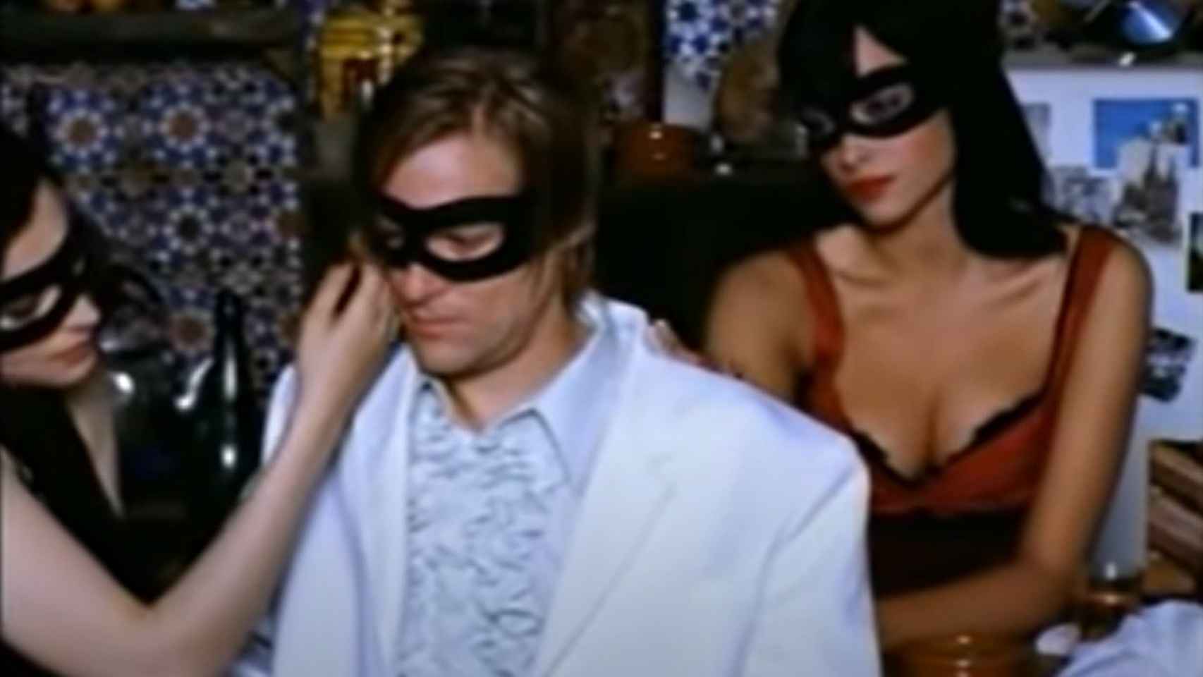 Captura del videoclip original de ‘Have you ever seen a woman?’ de Bryan Adams.