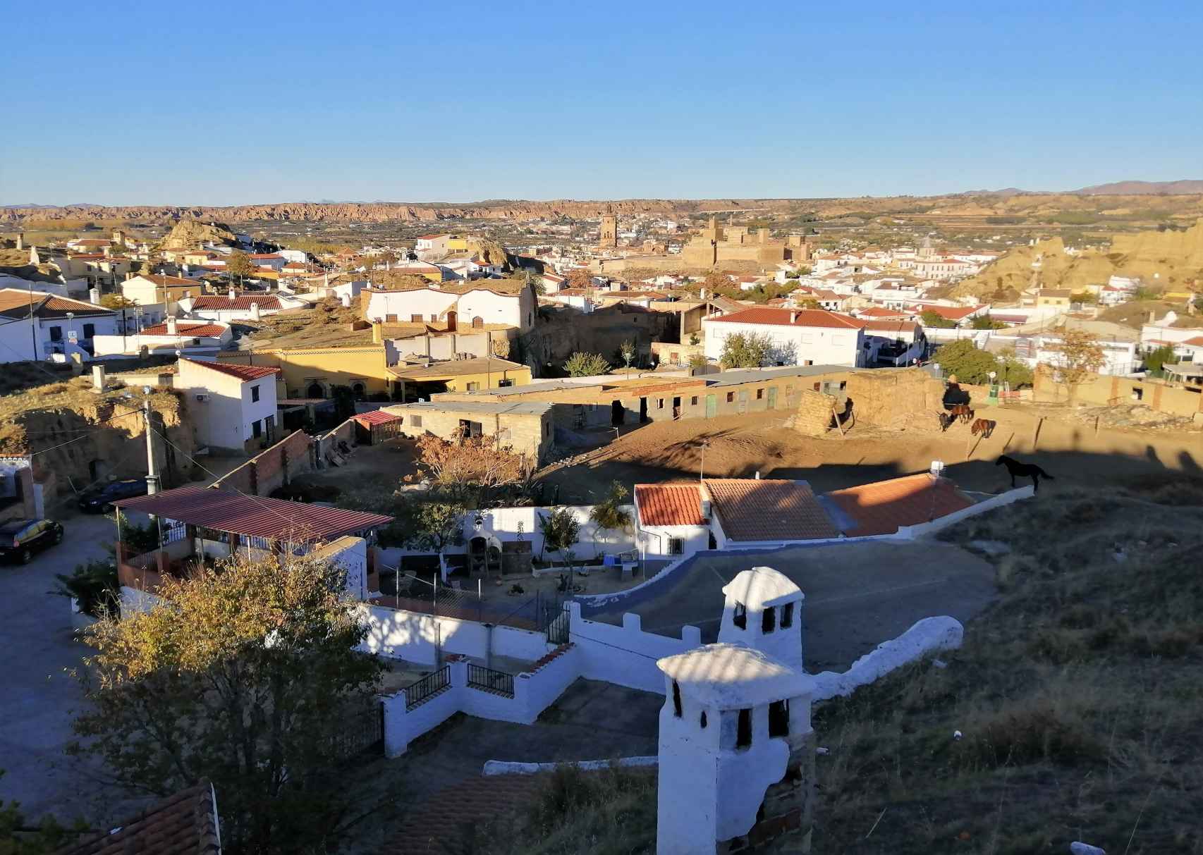 Vista de Guadix desde su barrio de las Cuevas, en una imagen de noviembre de 2021.