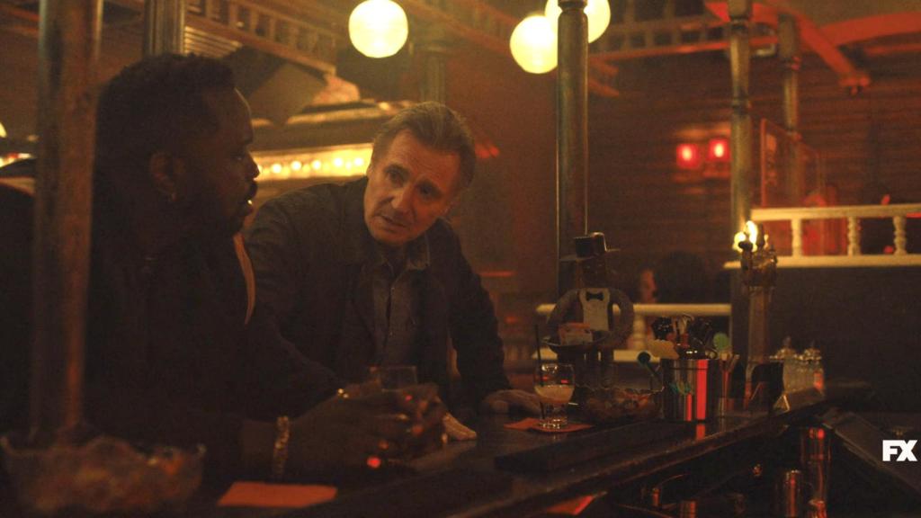 Brian Tyree Henry y Liam Neeson en el episodio 3x08 de 'Atlanta'