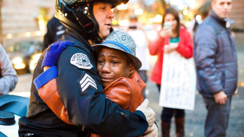 Devonte Hart en una protesta contra la brutalidad policial de 2014.