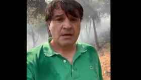 El alcalde de El Hoyo de Pinares pide entre lágrimas unidad a sus vecinos en mitad del incendio