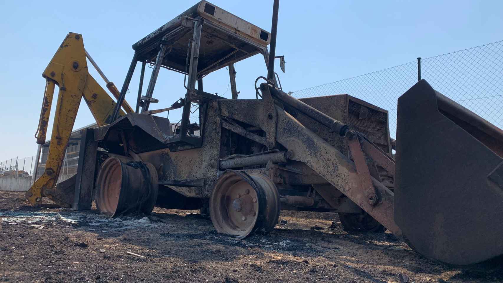 ARCHIVO - Maquina quemada por el fuego en San Martín de Tábara