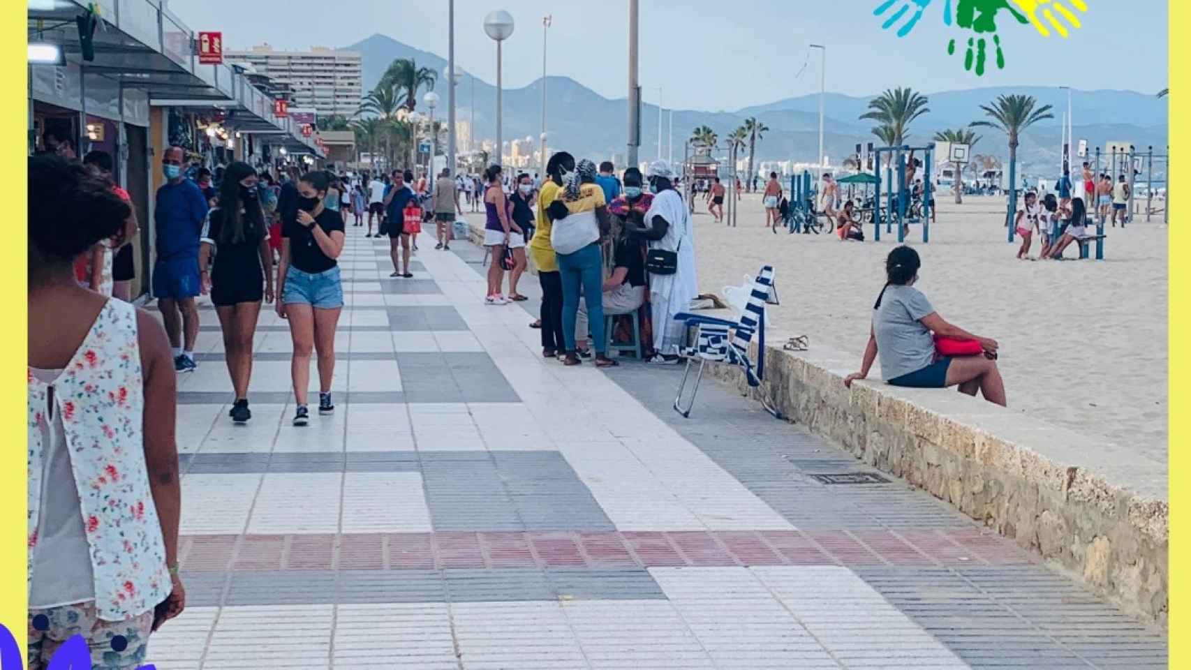 Mercadillo de playa de la San Juan de Alicante.