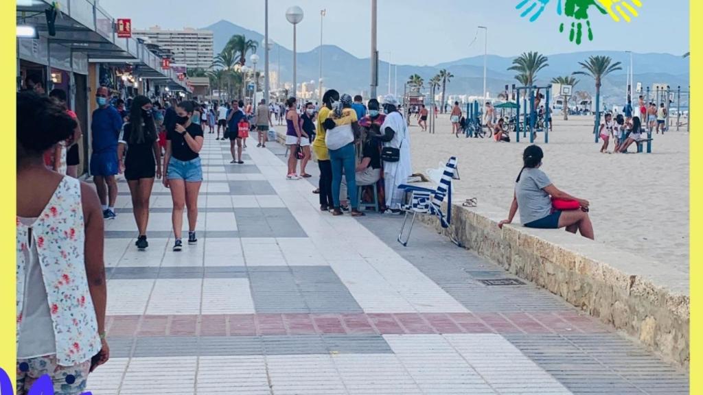 Mercadillo de playa de la San Juan de Alicante.