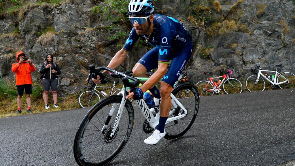 Alejandro Valverde durante una etapa del Giro de Italia 2022