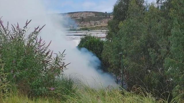 Incendio en las inmediaciones del Parque de Novo Mesoiro.