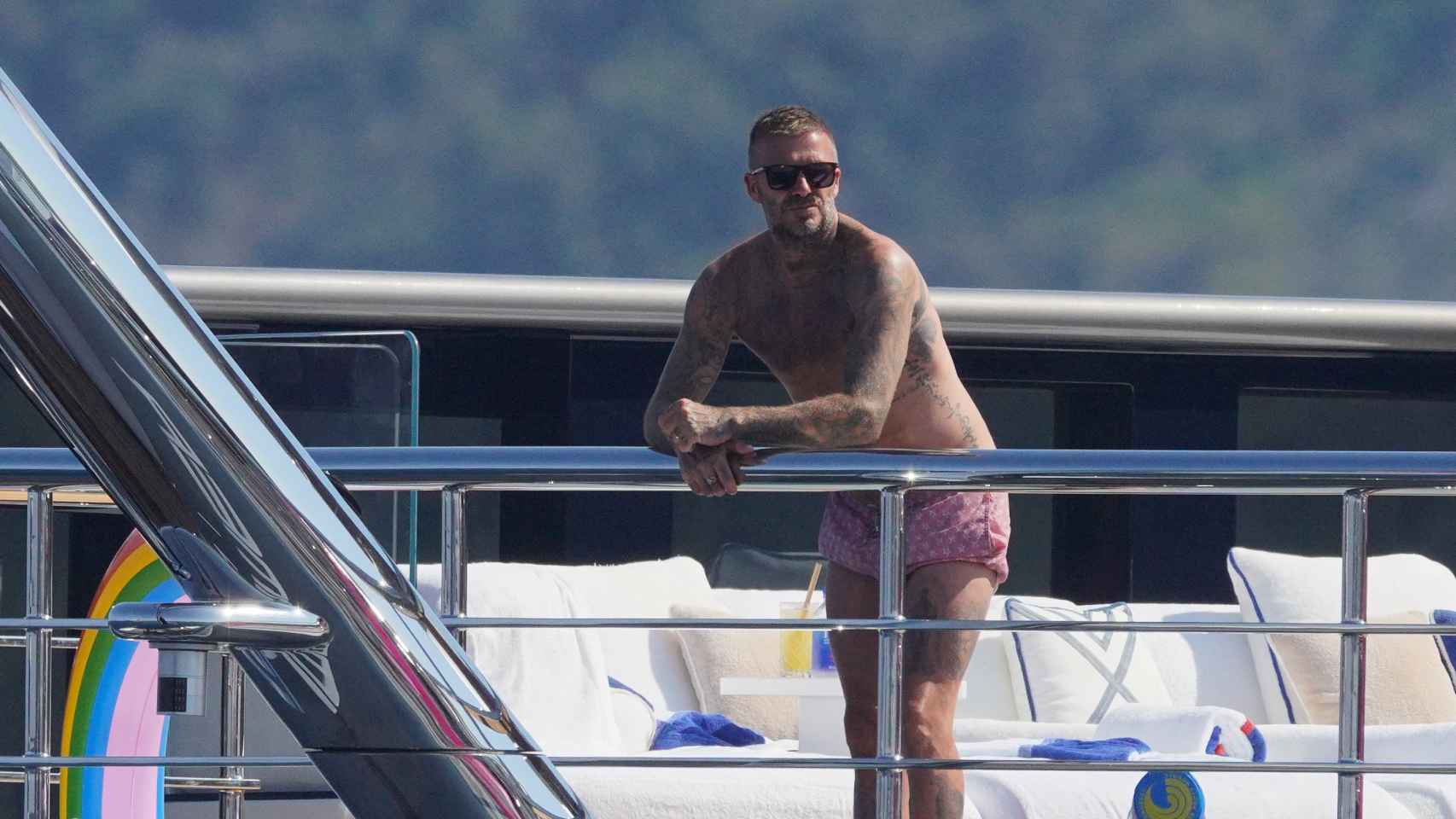 David Beckham captado por los fotógrafos mientras disfrutaba de Saint Tropez.