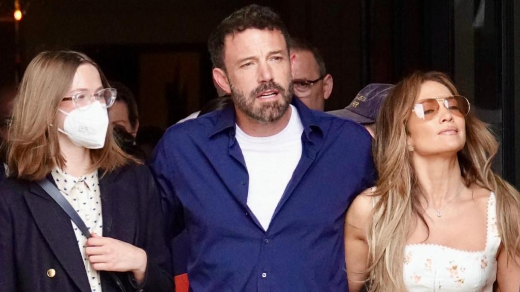 Jennifer Lopez y Ben Affleck durante su luna de miel en París.