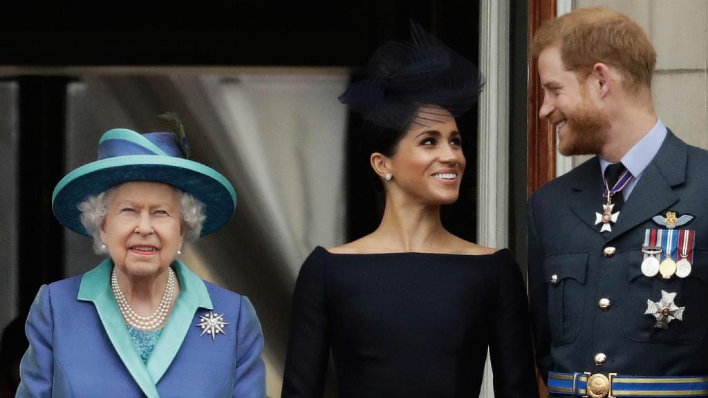 La reina Isabel II, Meghan Markle y el príncipe Harry en una imagen de archivo.