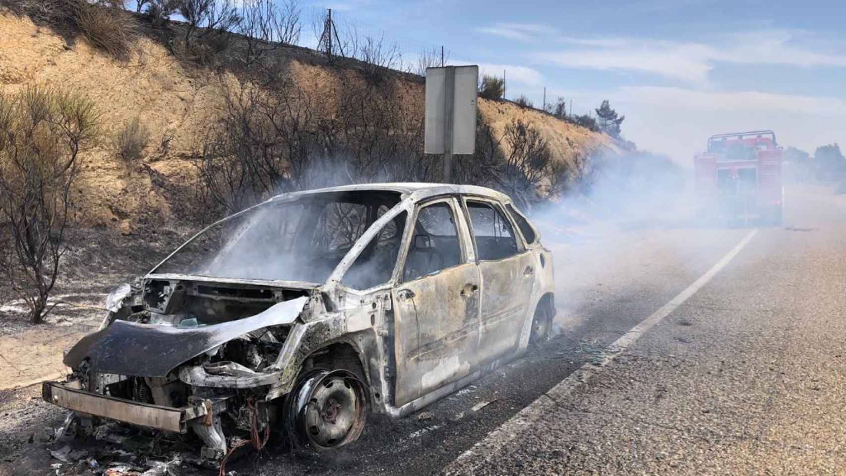 Arde un coche en Rionegro, en la provincia de Zamora