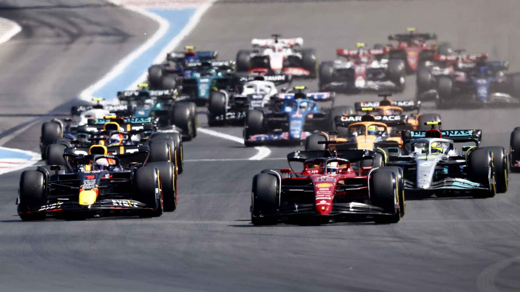 Verstappen y Leclerc pelean por la primera posición en el Gran Premio de Francia
