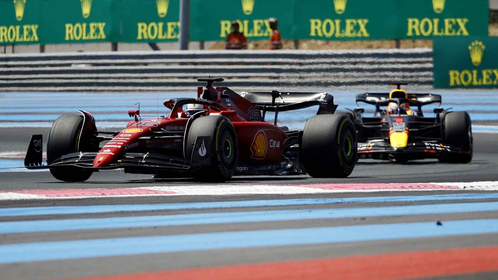 Charles Leclerc y Max Verstappen, en el Gran Premio de Francia de la F1 2022
