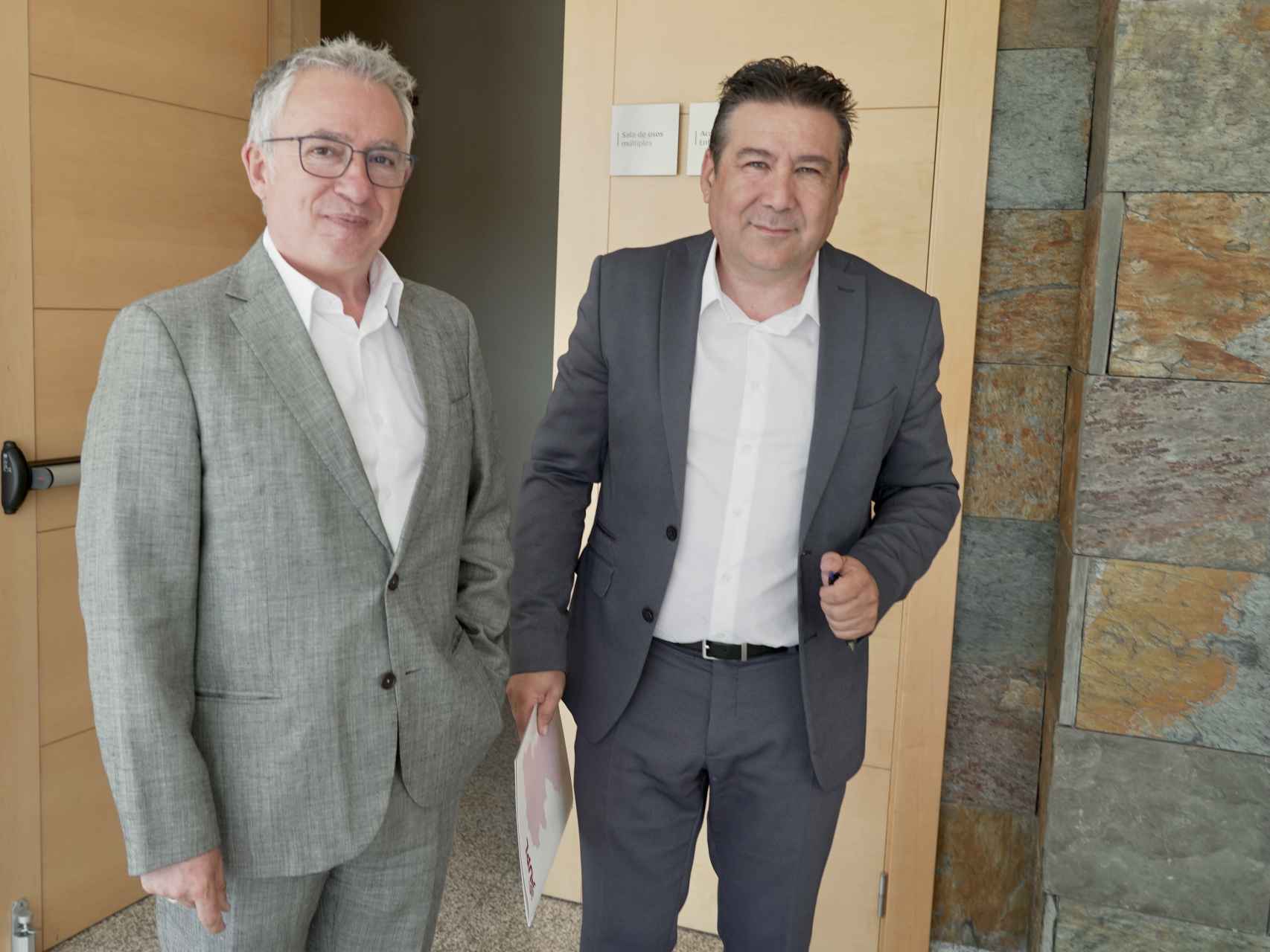 Los procuradores de Soria Ya y UPL, Ángel Ceña y Luis Mariano Santos, este lunes en las Cortes.