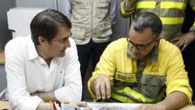 El consejero de medio ambiente Juan Carlos Suarez- Quiñones visita el centro de mando operacional del incendio de Monsagro y Batuecas