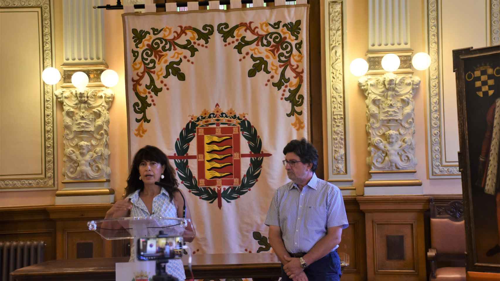 La concejala de Cultura, Ana Redondo, hablando sobre las novedades de la Feria de Día