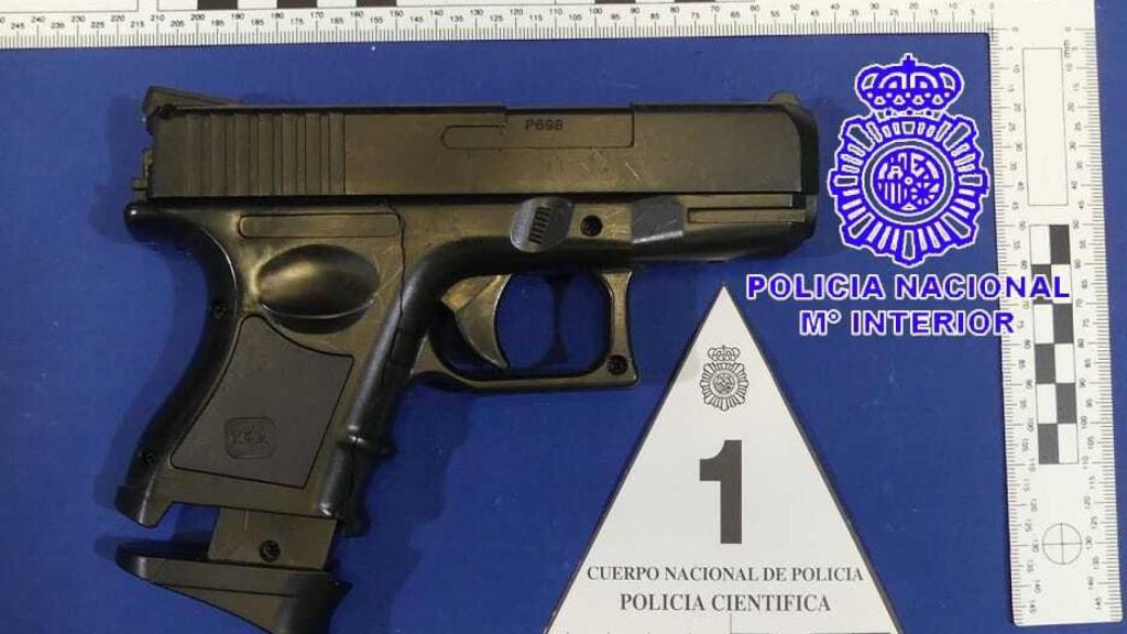 Pistola simulada del detenido en el incidente de La Victoria