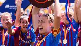 Alexia Putellas levanta el título de campeonas de la Copa de la Reina