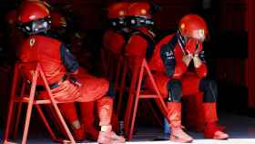 Mecánicos en el box de Ferrari durante el GP de Francia de F1