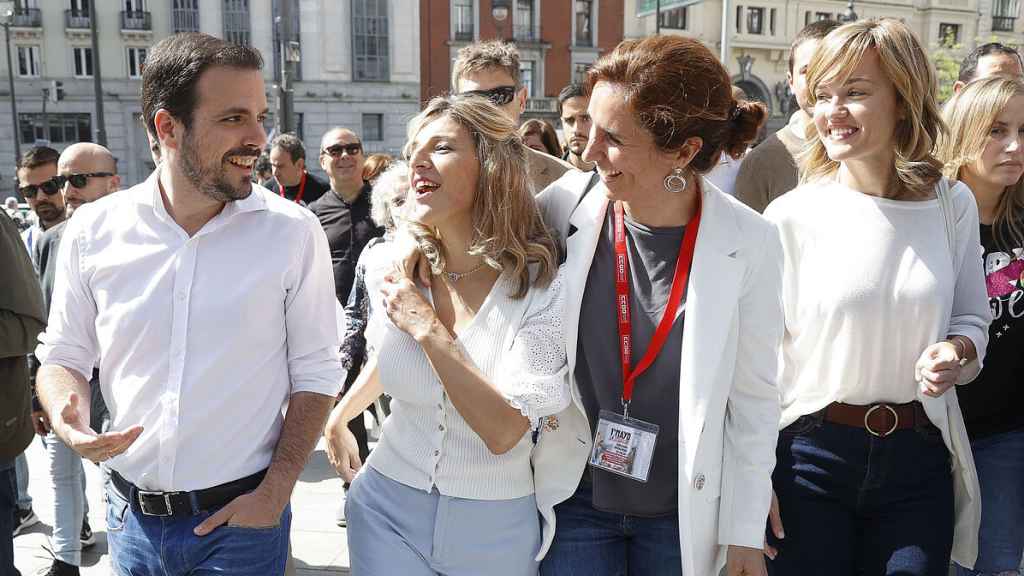 Yolanda Díaz y Mónica García, junto a los ministros Alberto Garzón y Pilar Alegría el pasado 1 de mayo