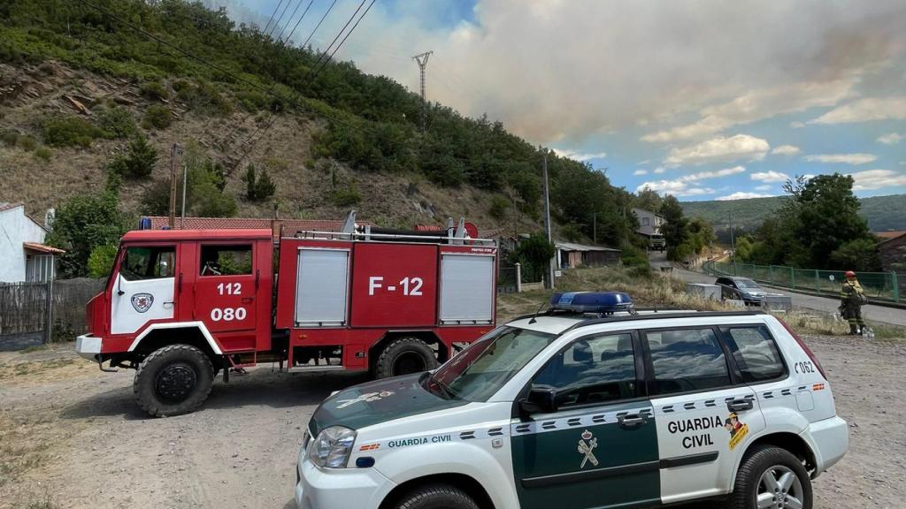 Los equipos de la Guardia Civil y el 112 asistiendo en el suceso