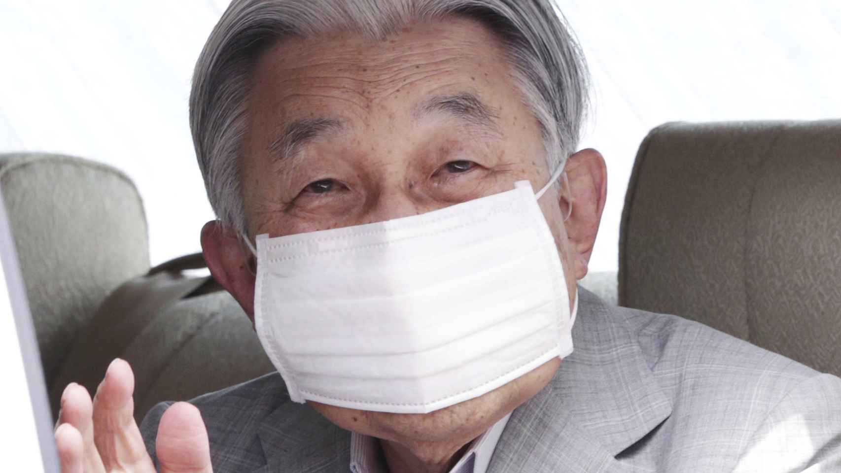 El emperador emérito de Japón, Akihito, muy sonriente en una imagen de archivo.
