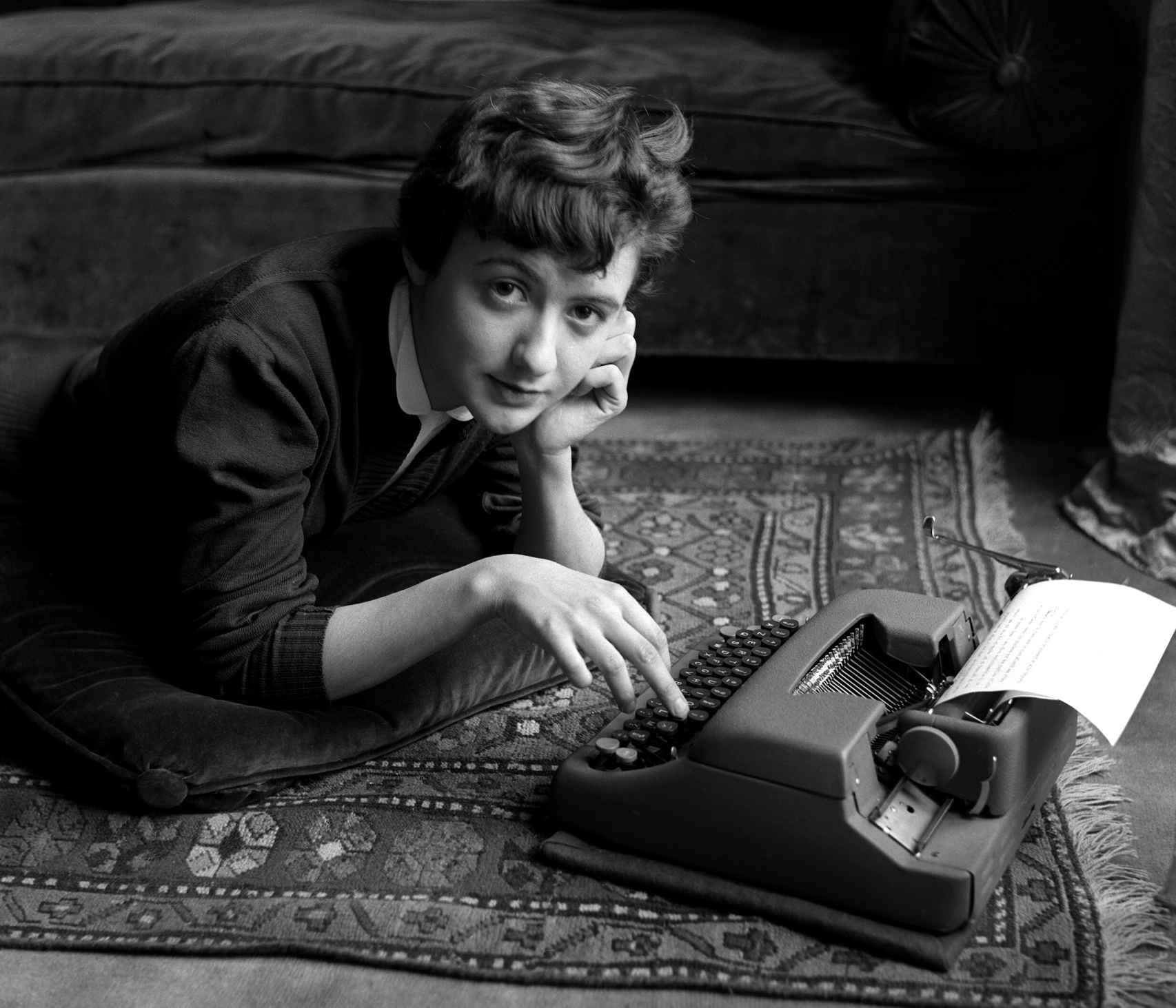Françoise Sagan, retratada por Weiss en 1954 en París. Foto: © Sabine Weiss