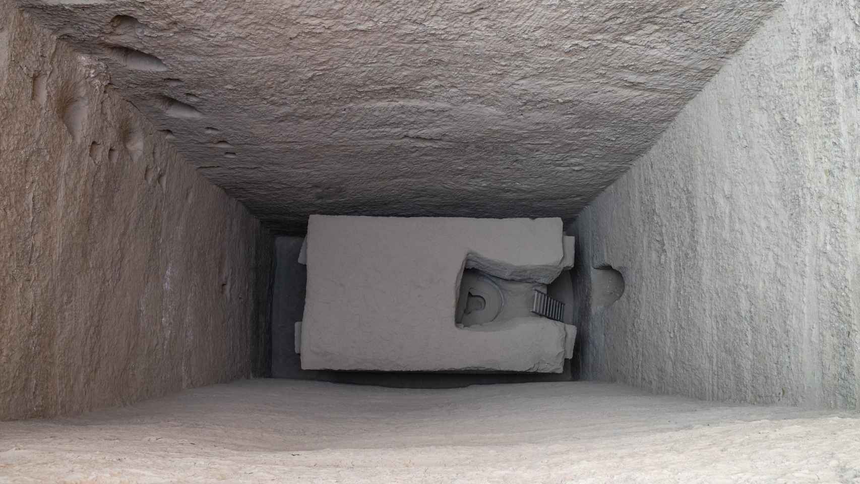 Vista del sarcófago de piedra exterior de Whaibre-mery-Neith. / Foto: Petr Košárek (Instituto Checo de Egiptología)