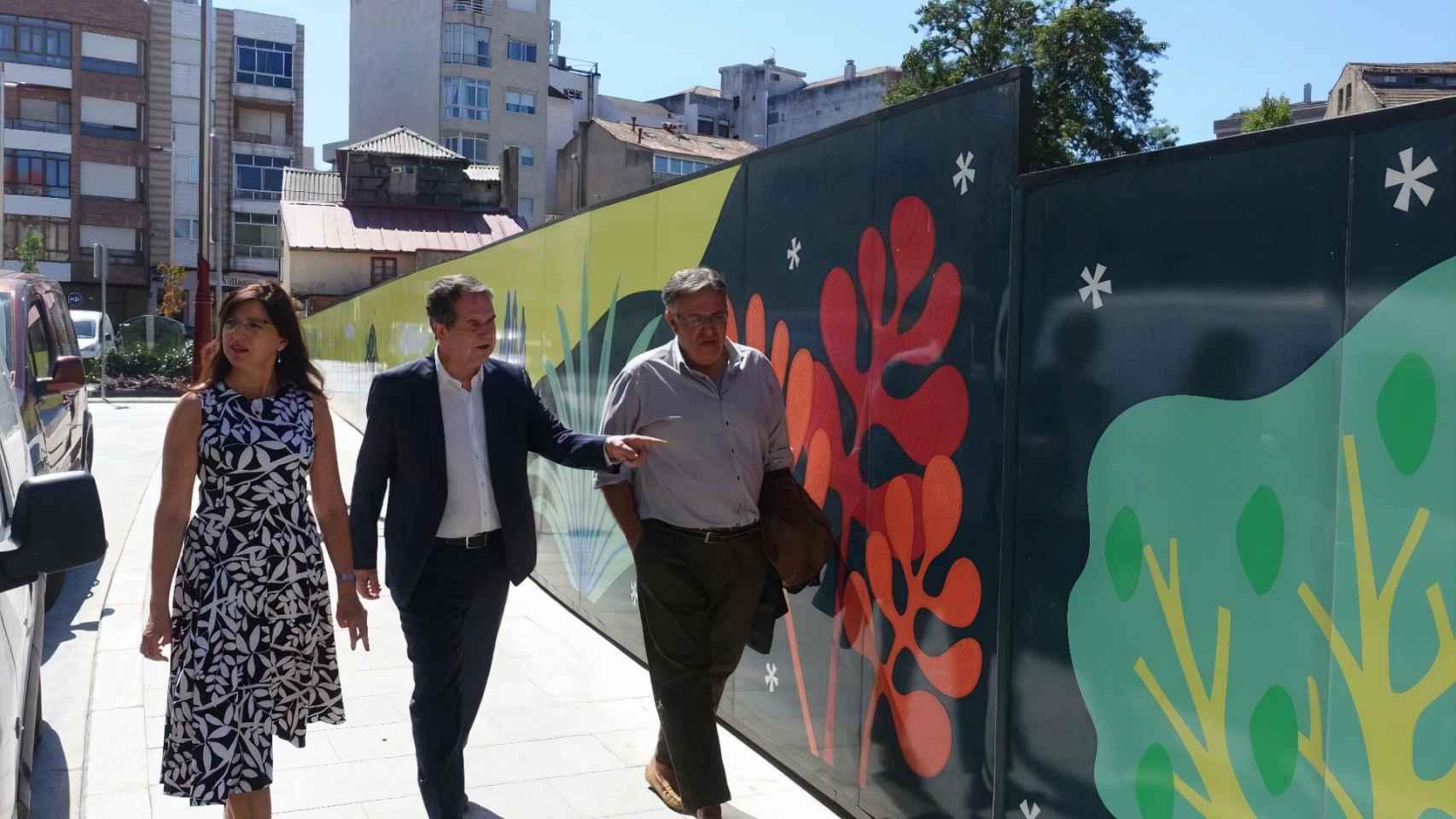 Los ediles María José Caride y Javier Pardo visitan junto al alcalde la calle Colombia.