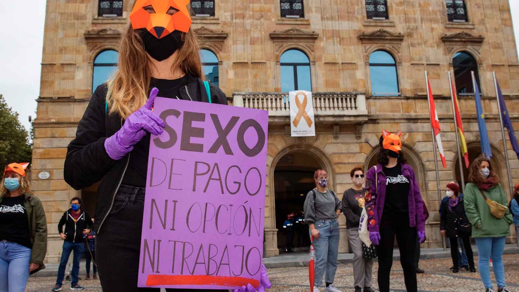 Protesta callejera contra la prostitución.