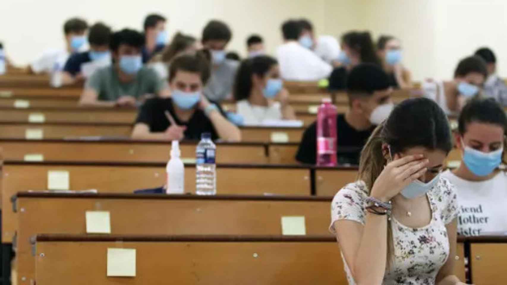 Estudiantes durante la realización de las pruebas de Evaluación de Bachillerato de Acceso a la Universidad,