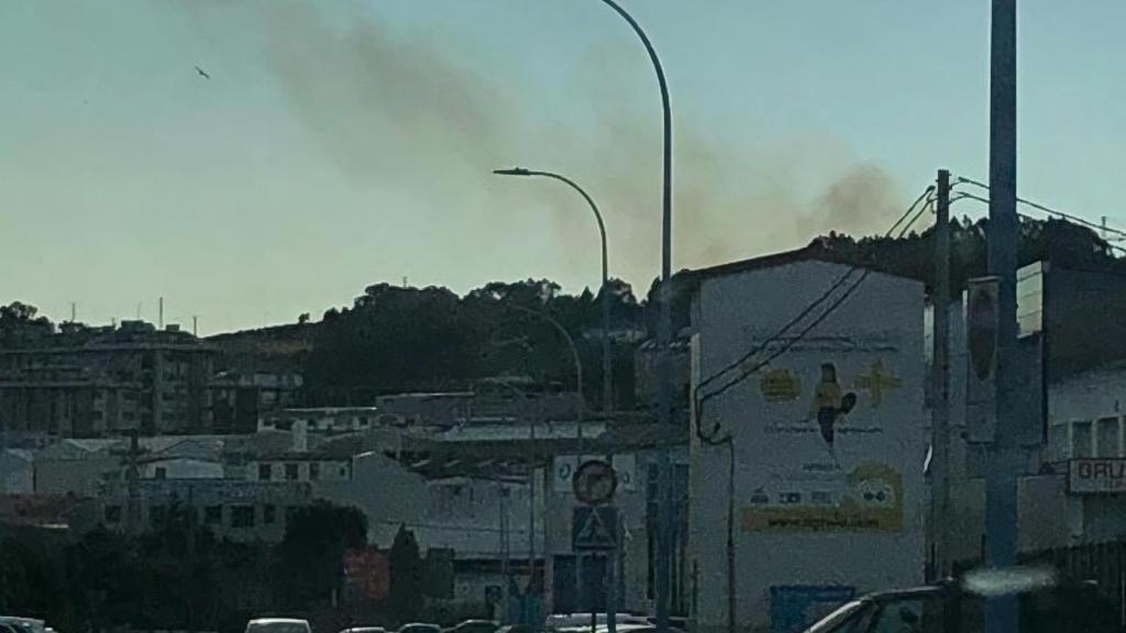Incendio en las inmediaciones del Parque de Bens, en A Coruña.